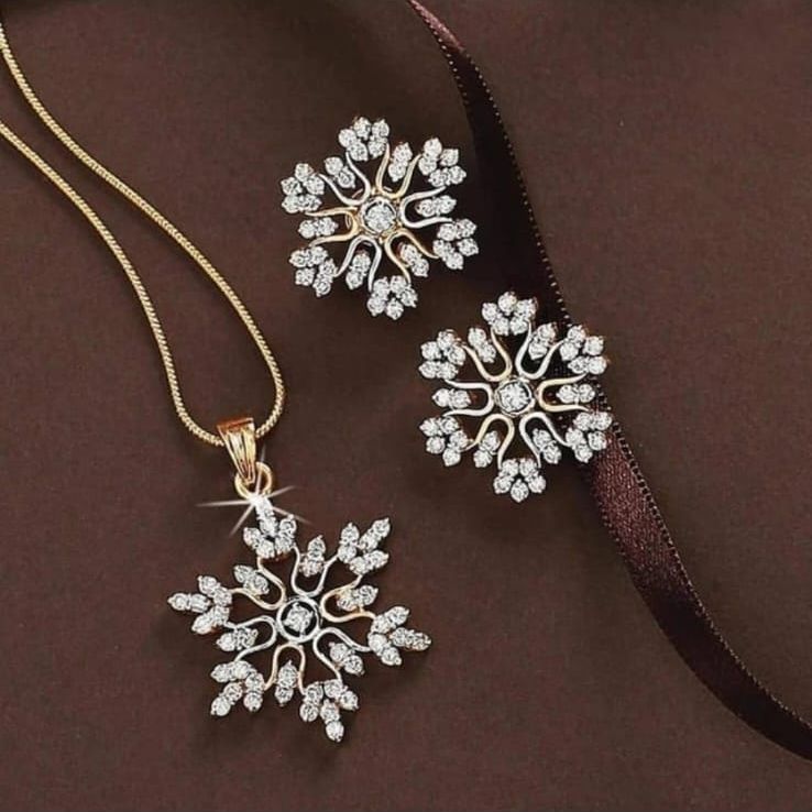 Ice Crystal Necklace With Crystal
