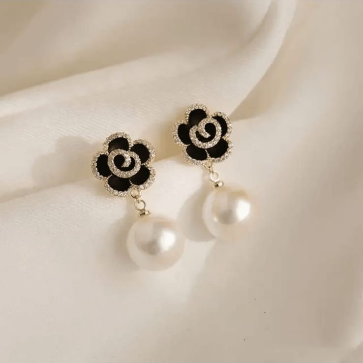 Black Flower Shape Korean Pearl Earring