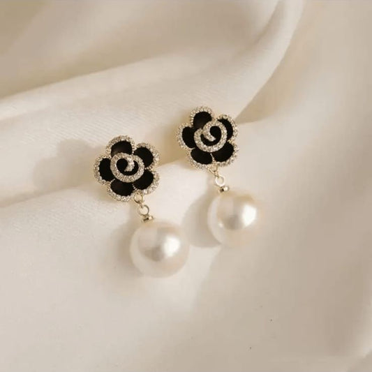 Black Flower Shape Korean Pearl Earring